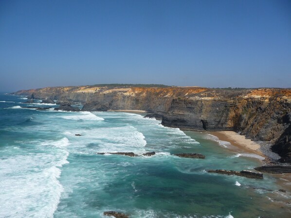 Beach nearby - CASA BERIMBAU, duplex by the beach, in the old hull of Vila Nova de Milfontes (Vila Nova de Milfontes)