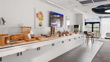 Free daily continental breakfast