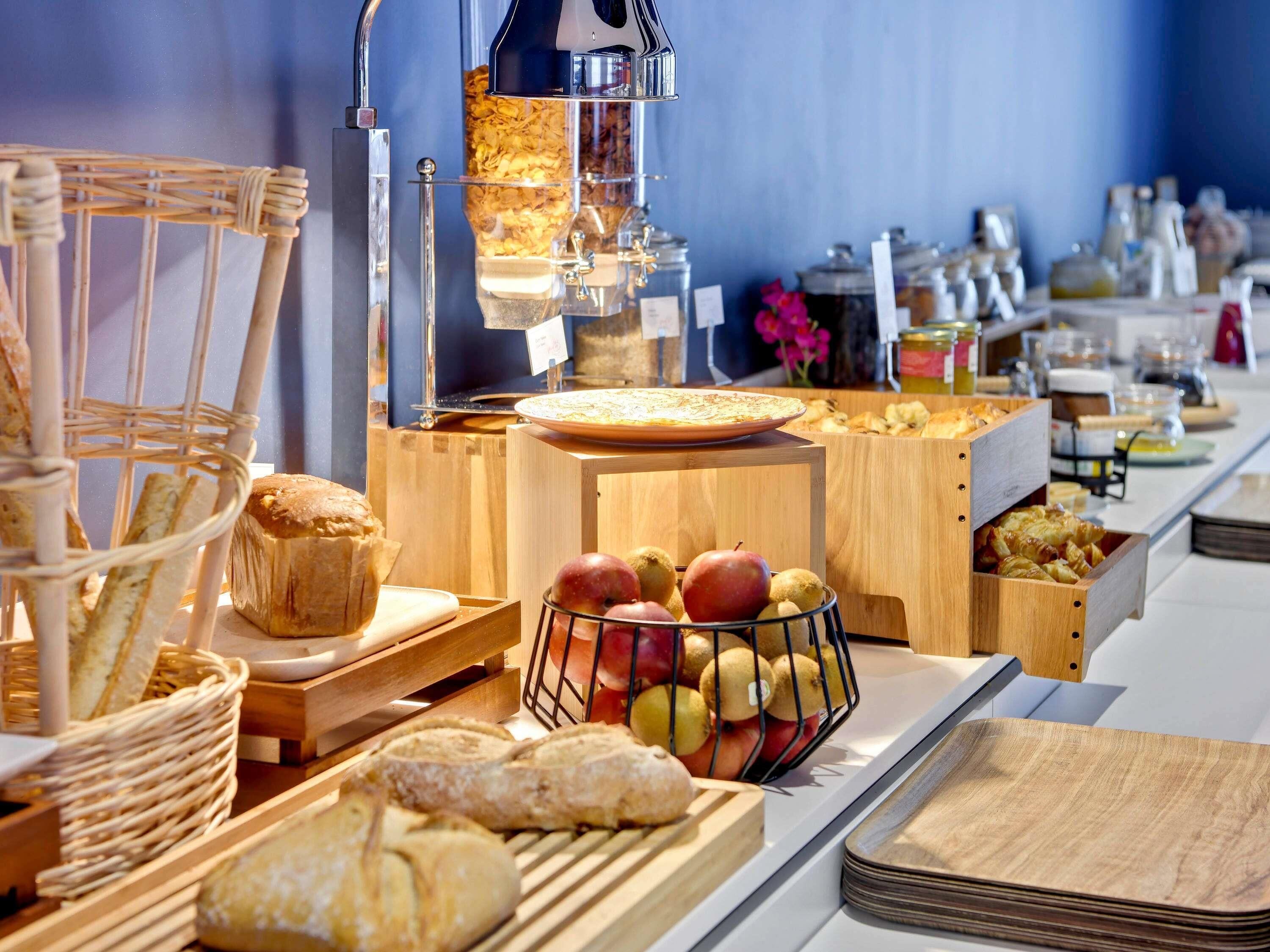 daily continental breakfast (eur 13 per person)