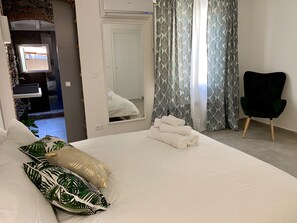2 bedrooms, iron/ironing board, travel cot, free WiFi