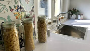 Réfrigérateur, four, plaque de cuisson, lave-vaisselle