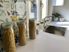 Réfrigérateur, four, plaque de cuisson, lave-vaisselle