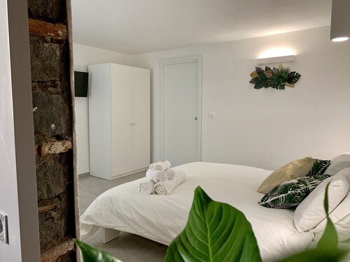 The Mori's House, a house in the center close to the sea