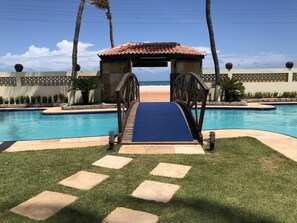 2 piscinas al aire libre