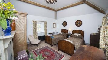 4 bedrooms, desk, iron/ironing board, free WiFi