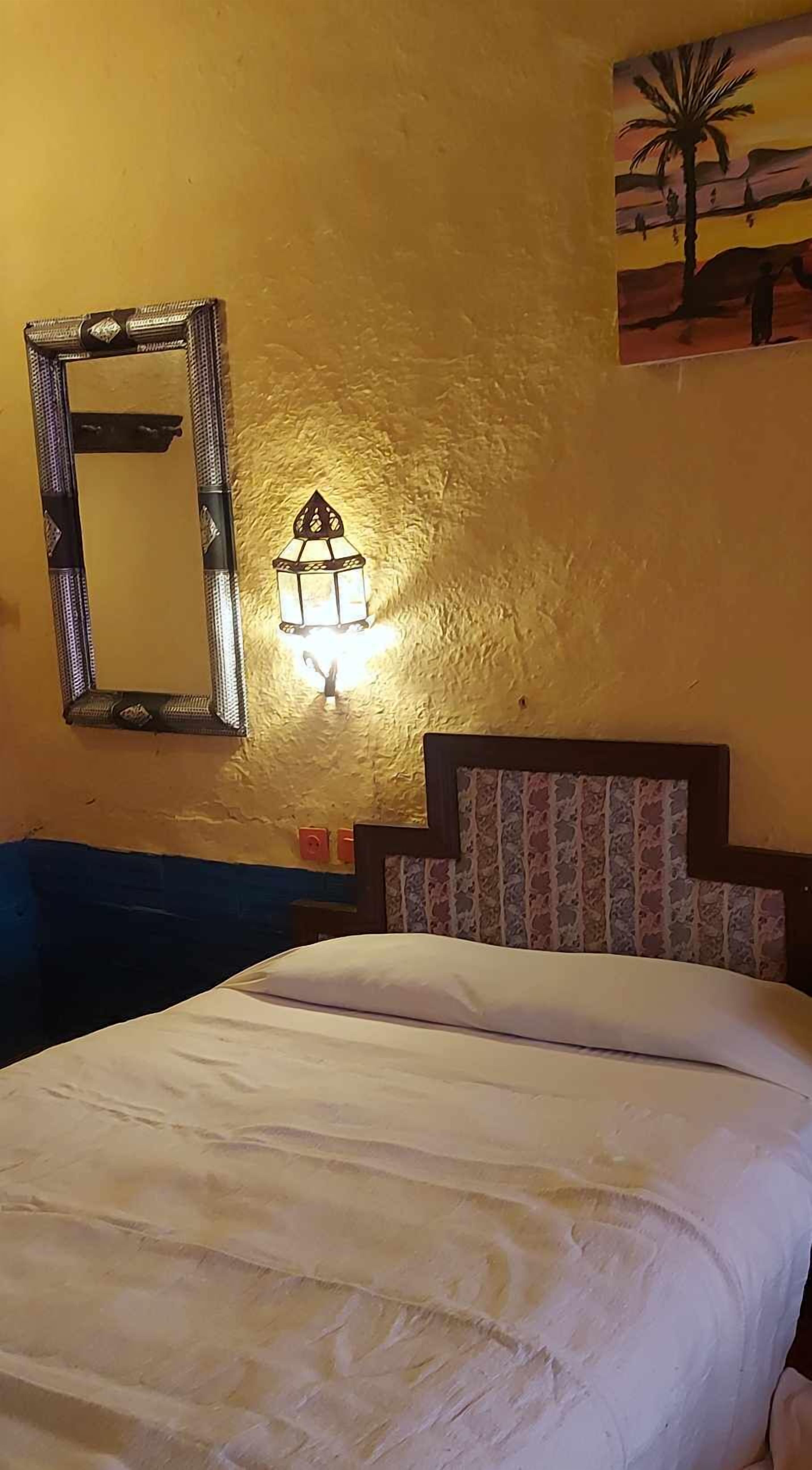 WiFi (free), bed sheets