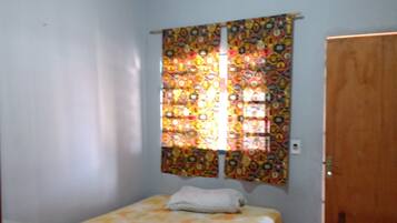 Escrivaninha, espaço de trabalho para notebook