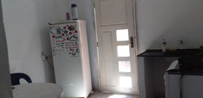 Escritorio y espacio para trabajar con laptop