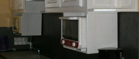 Microwave, oven, stovetop, coffee/tea maker