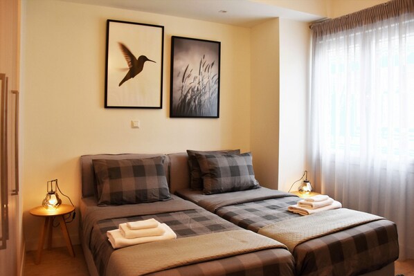 3 bedrooms, internet, bed sheets