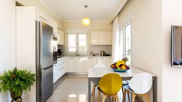 KylskÄp, mikrovÄgsugn, ugn och spishÀll