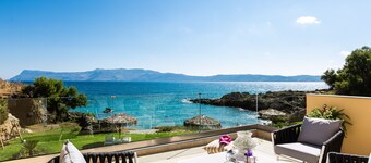 Harmony Villa - beach front relaxation ideal for large groups