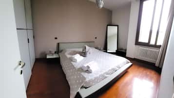 2 camere, una scrivania, ferro/asse da stiro, Wi-Fi gratuito