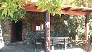 A stone building with a wooden pergola, a bench, and a table. - Finca la Chirita - For hikers, starry nights (Icod de los Vinos)