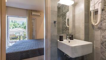 Studio, Ground Floor | Bathroom | Shower, hair dryer, towels