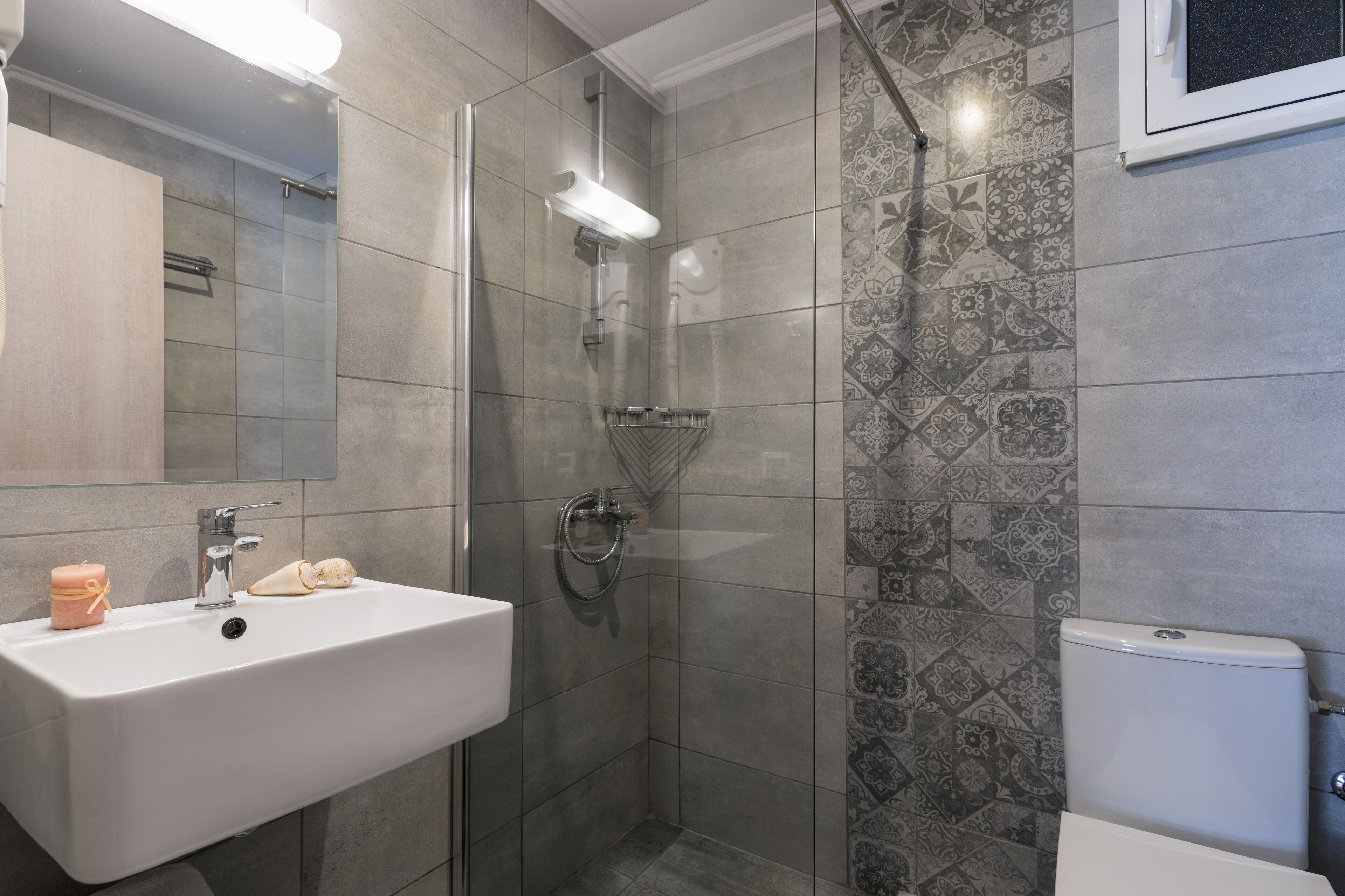 Badkamer met douche