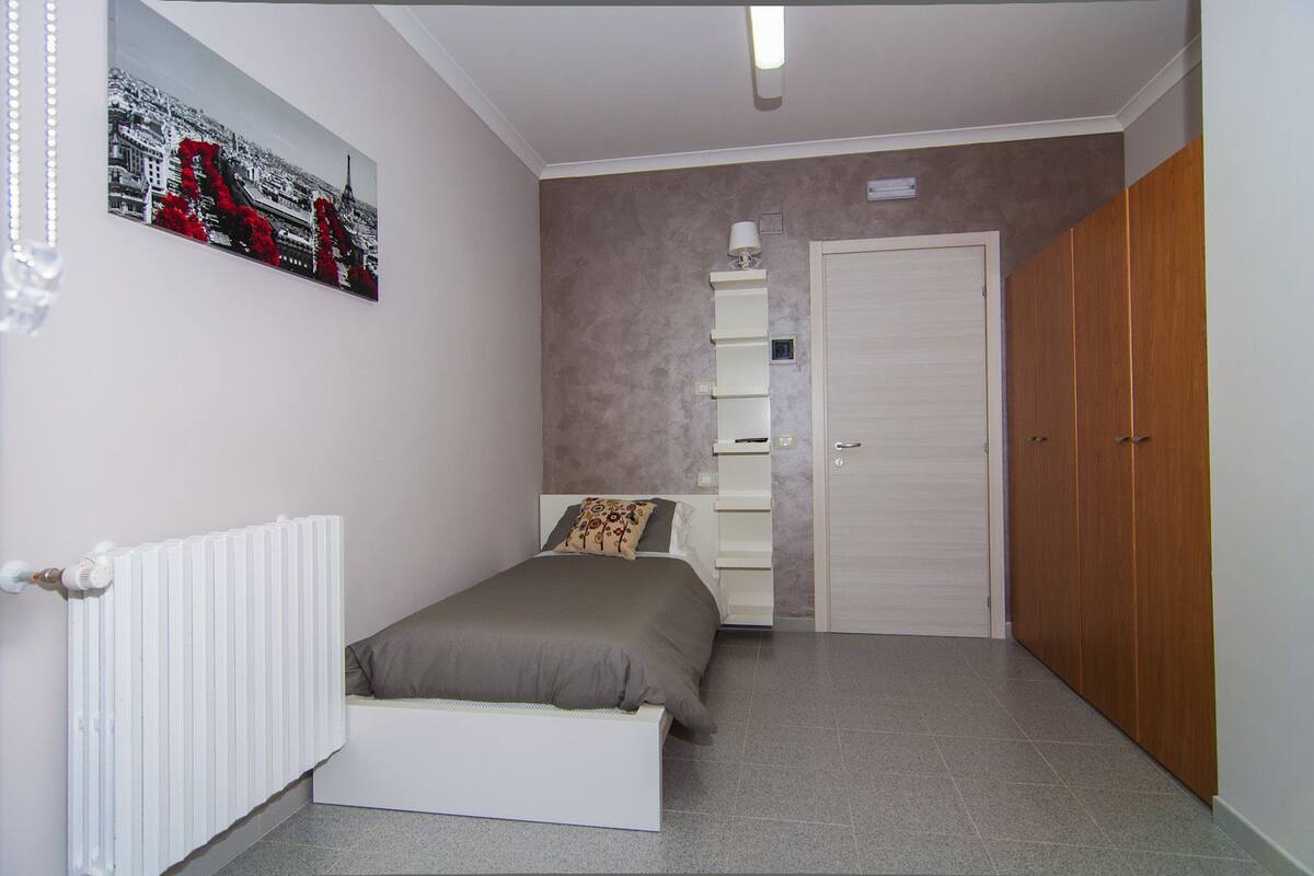 Single Room | WiFi (free), bed sheets