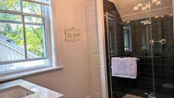 Paris Nights Champagne Suite - King Bedroom | Bathroom