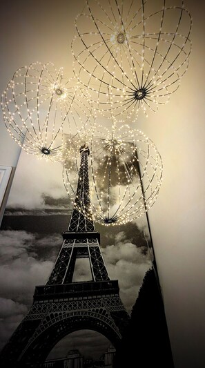 Chambre romantique, 1 très grand lit, non-fumeur, salle de bain privée | Literie de qualité, lit avec matelas en mousse à mémoire