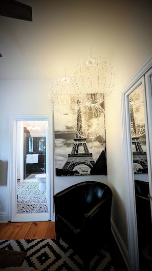 Chambre romantique, 1 trÚs grand lit, non-fumeur, salle de bain privée | Literie de qualité, lit avec matelas en mousse à mémoire
