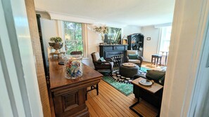 Flat-screen TV - Bayfield Boutique B&B (Bluewater)