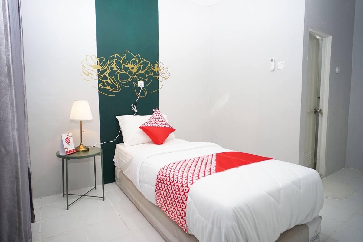 Free WiFi, bed sheets