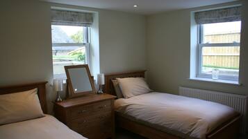 2 bedrooms, iron/ironing board, travel cot, free WiFi