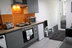 Fridge, microwave, oven, stovetop - The Ridings Apartment 214 (Halifax)