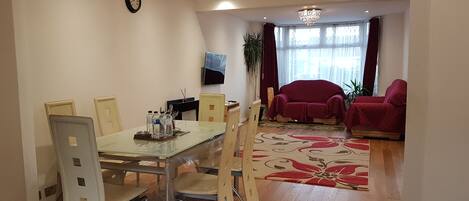 تناول الطعام