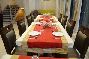 Dining - Hotel Yashpadam Continental (Prayagraj)