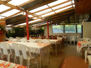 3 restaurants; breakfast, lunch and dinner served  - Finca Hotel Nutabes (San Pedro)