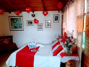 Down duvets, memory-foam beds, individually decorated - Finca Hotel Nutabes (San Pedro)