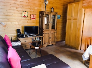 Smart-TV, Bücher, Stereoanlage