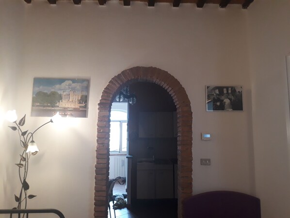 صورة غير مصنفة، 1 من 21، زرّ