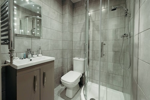 The Wainhouse Apartment 209
