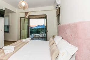 3 makuuhuonetta, tallelokero huoneessa, silitysrauta/-lauta