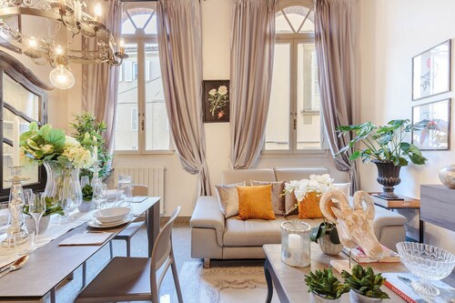 Casa AriasARIAS APARTMENT in the iconic Piazza San Michele