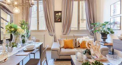 Casa AriasARIAS APARTMENT in the iconic Piazza San Michele