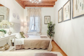 2 bedrooms, iron/ironing board, bed sheets
