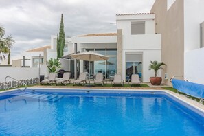 Piscine extérieure, piscine chauffée