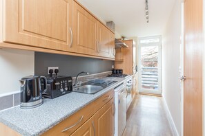 Fridge, microwave, oven, stovetop - Deluxe Two-Bedroom Apartment (Derby)