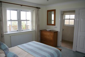 2 bedrooms, iron/ironing board, travel cot, free WiFi