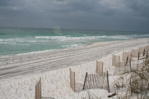 Apartment, 4 Bedrooms, Sea View | Beach