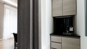 Apartment (1 Bedroom) | Private kitchenette | Full-size fridge, microwave, stovetop, electric kettle - Italianway - Vigna 3 (Milan)