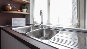 Departamento (3 Bedrooms) | Cocina privada | Refrigerador con congelador, microondas, horno y parrilla de estufa 