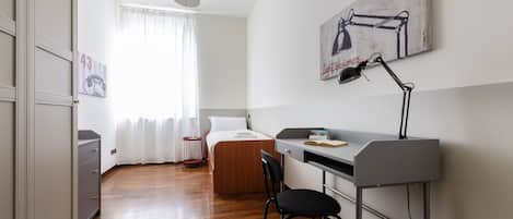 3 bedrooms, laptop workspace, soundproofing, iron/ironing board