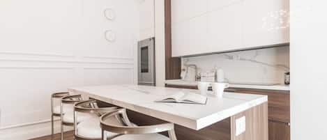 Apartment (2 Bedrooms) | Private kitchenette | Full-sized fridge, microwave, oven, stovetop