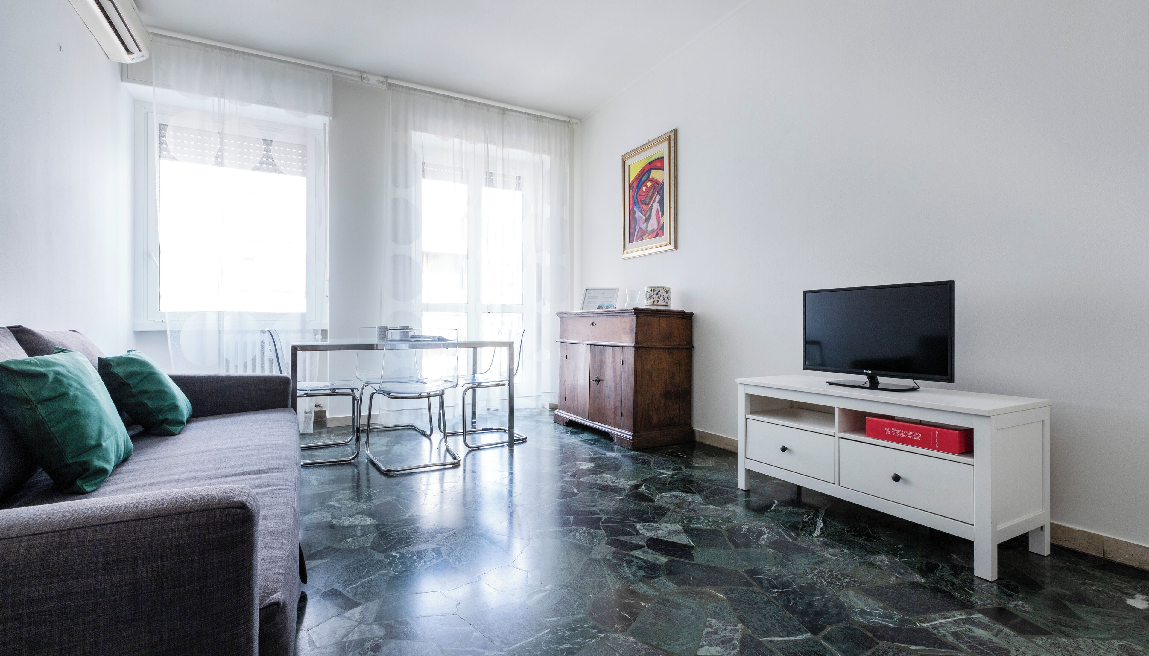 Lägenhet (2 Bedrooms) | Vardagsrum | Platt-tv