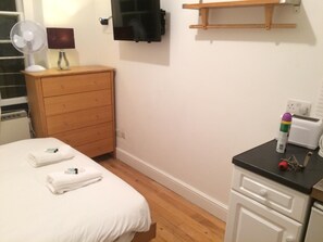 1 bedroom, iron/ironing board, WiFi, bed sheets - Cheerful studio flat - Marble Arch/ Hyde park -5 mins paddington station (London)