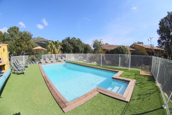 A heated pool - Mini semi-detached villa in residence with heated pool, air conditioning and wifi (Porto-Vecchio)